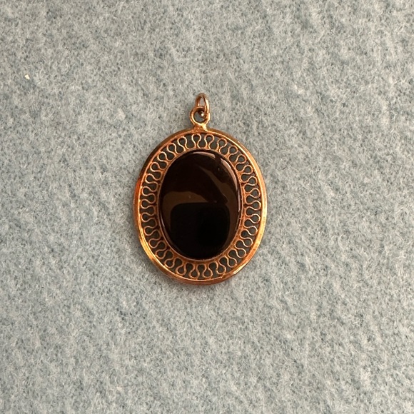 Vintage 1950s WINARD 12K GF Filigree Oval Black Onyx Pendant Yellow gold filled - Picture 8 of 8